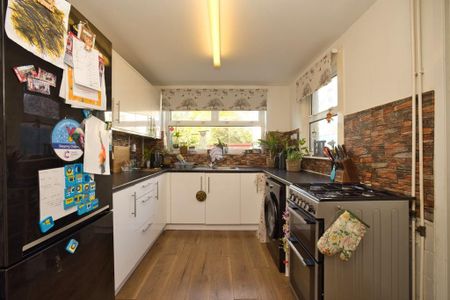 2 bedroom end of terrace house to rent - Photo 5