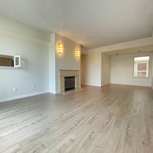 Vancouver Oakridge Spacious Top Floor 1Br+2bath Unit for Rent! - Photo 2