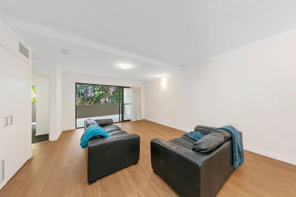 SPACIOUS 2 BEDROOM APARTMENT! - Photo 1