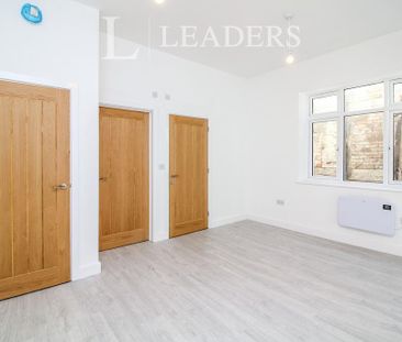 House to rent - Photo 4