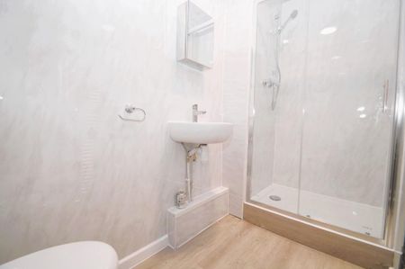 2 bedroom ground floor flat to rent - Photo 3