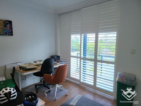 FULLY RENOVATED 140SQM TOP FLOOR APARTMENT - Photo 5