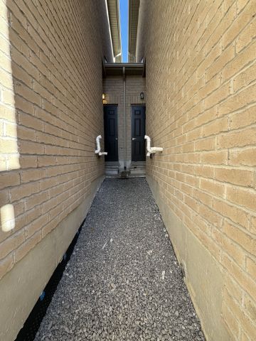 For Lease - 49 Mondial Crescent, East Gwillimbury, Ontario - Photo 2