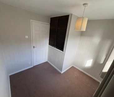 3 bed Semi-Detached - To Let - Photo 4