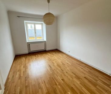 Sehr schöne und unprätentiöse Zweizimmerwohnung in direkter Nähe zu... - Photo 1
