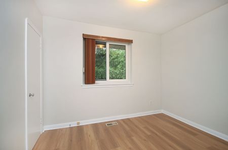 For Lease - 8 Birchbank Lane, Toronto, Ontario - Photo 5