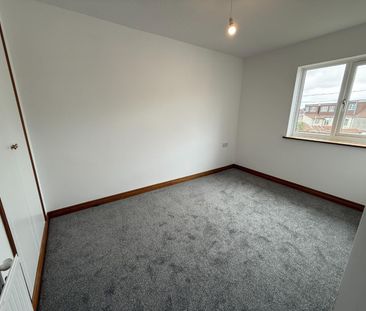 Court Road, Kingswood - Photo 5