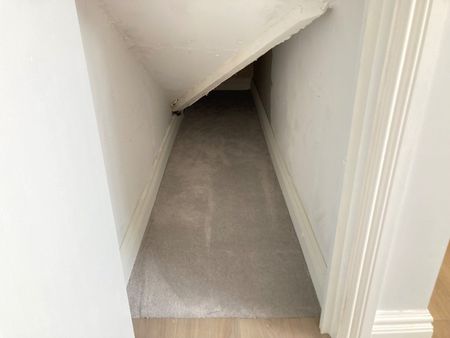 Room in a Shared Flat, Ealing Common, W3 - Photo 4
