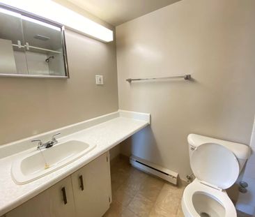 Manitoba, 505 Rouge Road, R3K 1Y3, Winnipeg - Photo 1