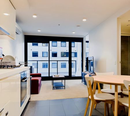 503/33 Mackenzie St, Melbourne - Photo 2