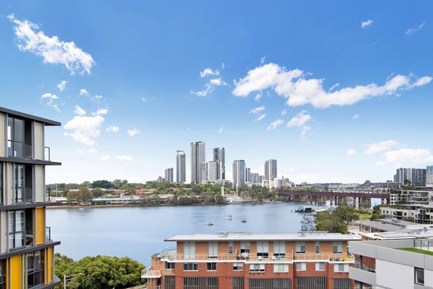 Experience Luxury Living with Ultimate Convenience - Photo 1