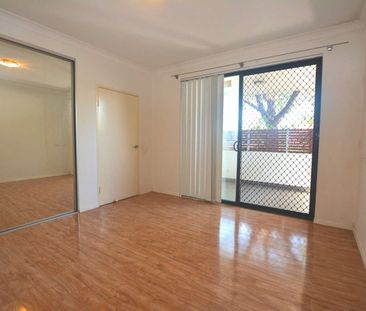 Ground floor modern unit with courtyard - Photo 5