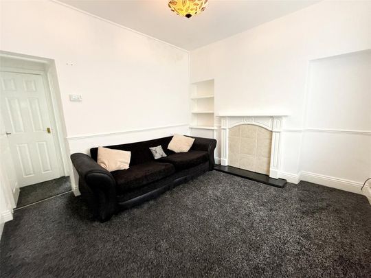 2 bedroom end of terrace house to rent - Photo 1