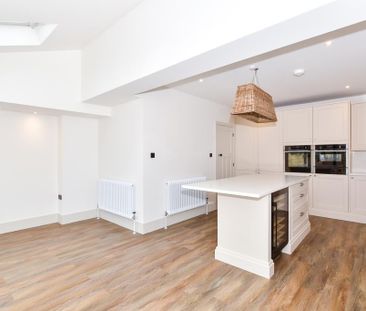 4 bedroom terraced house to rent - Photo 6