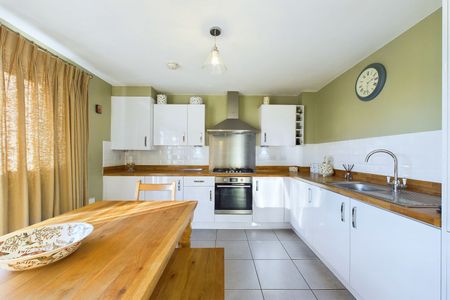 3 Bedroom - Photo 2