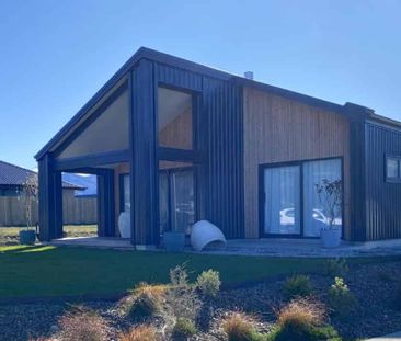 Beautifully designed Lake Hawea Rental - Photo 5