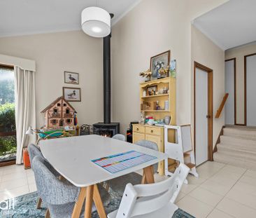 Bright & Spacious 4 Bedroom Home in the Heart of Howrah - Photo 3