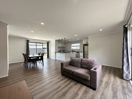 4-bedroom house in Wallaceville - Photo 3