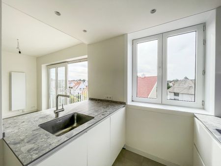 Prachtig gerenoveerd duplexappartement met groot zonneterras en open zicht, gelegen vlakbij de Zoutelaan en de Dumortierlaan. Garage mogelijk. - Foto 5