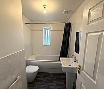 3 bedroom end of terrace house to rent - Photo 5