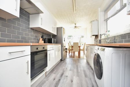 3 bedroom terraced house to rent - Photo 4