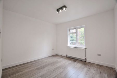 Bennetts Yard, High Street, Uxbridge, UB8 - Photo 2