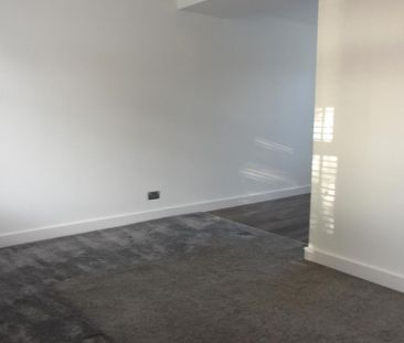 3 bedroom end of terrace house to rent - Photo 3