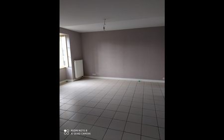 Location Maison 3 pièces 74 m² Rosnay - Photo 2