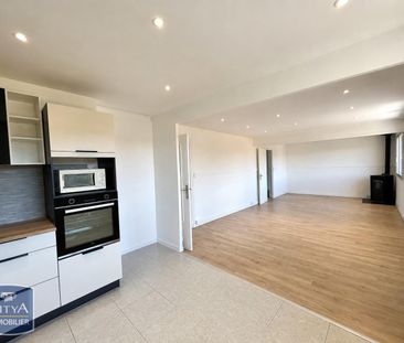 Location Appartement 5 pièces 92m² DUNIERES 43220 - Photo 2