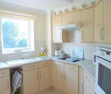 1 bedroom retirement property to rent - Photo 6