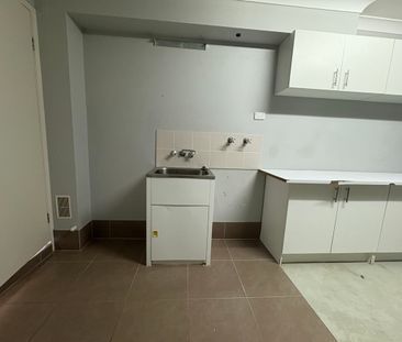 Townhouse Located in a Quiet Complex - Photo 3