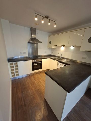 2 Bed Flat, Denmark Road, M15 - Photo 4