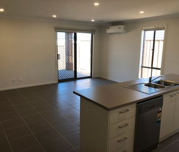 Roomy 4 bedroom family home - Photo 6