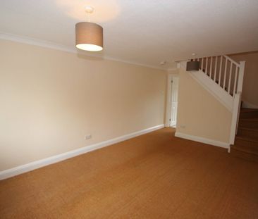 2 Bedroom House - Lyndford Terrace, Fleet - Photo 1