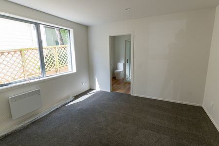 Brand-New Studio Complex - Only meters from the University! - Photo 2