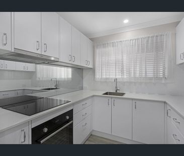 Stylish Palm Beach Duplex Moments from the Shore - Photo 2