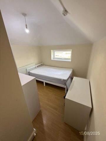 8 bedroom terraced house to rent - Photo 3