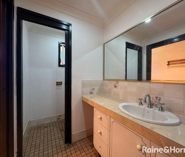 Charming Family Home in Heart of Minto! - Photo 4