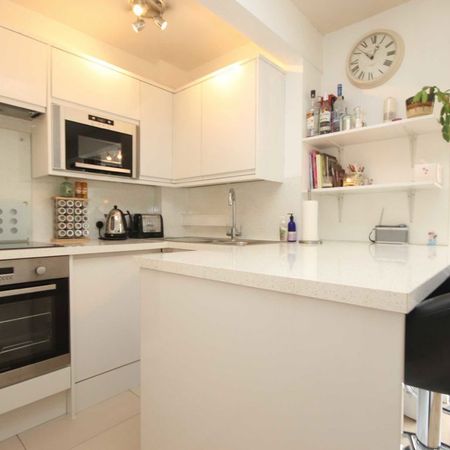 Shepherds Bush Green, W12 8PY, London - Photo 3