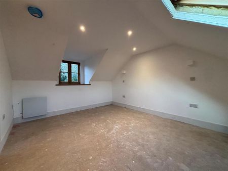 2 bedroom semi-detached house to rent - Photo 2