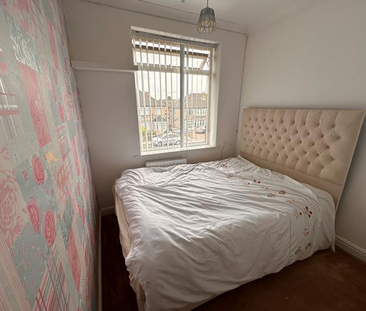 Carr Manor Road, Leeds - Photo 5