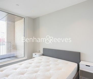 Studio flat to rent in Gasholder Place, Nine Elms, SE11 - Photo 1