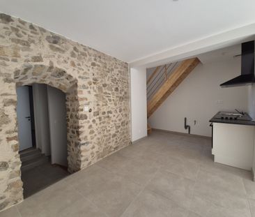 Location Appartement 3 pièces 70m² SABLE SUR SARTHE 72300 - Photo 2