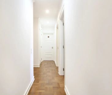 Room in a shared 7-bedroom apartment for rent in Lisbon. - Photo 3