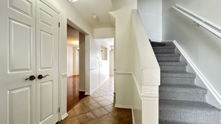 For Lease - 1264 Coleman Court, Innisfil, Ontario - Photo 2