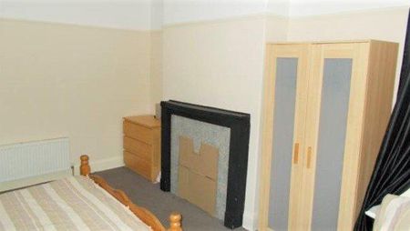3 bedroom flat to rent - Photo 5