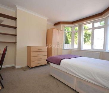 Courts Road, Reading, RG6 - Photo 3