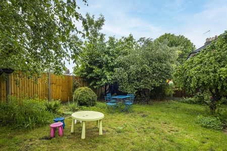 3 bedroom semi-detached house to rent - Photo 3