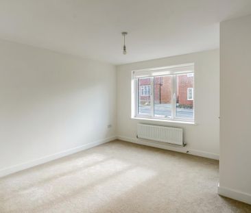 2 bedroom semi-detached house to rent - Photo 2