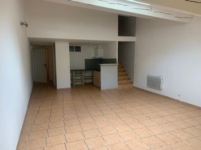 Location Appartement 3 pièces 76m² LA ROQUEBRUSSANNE 83136 - Photo 2